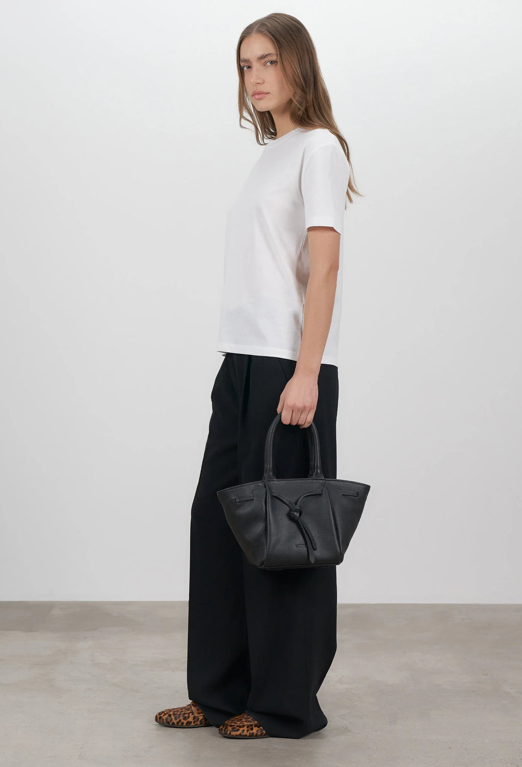 The Warmi Carryall — Black Leather